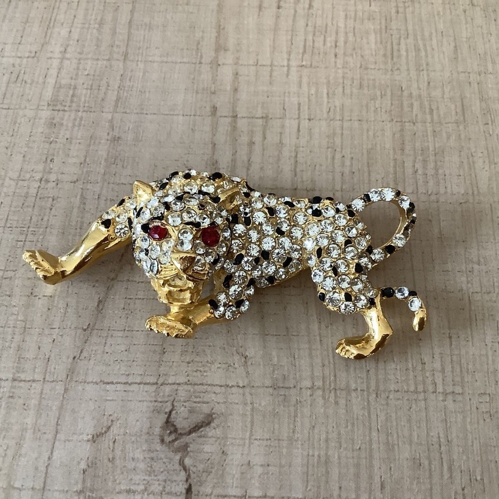 Vtg leopard brooch